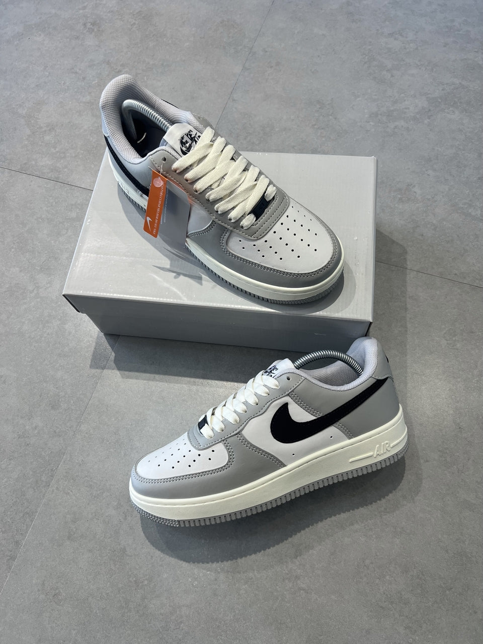 TÊNIS NIKE AIR FORCE 1 - GREY NOBUCK