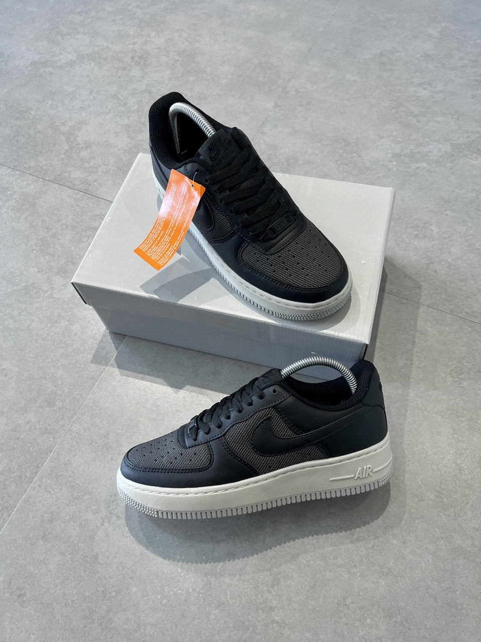 TÊNIS NIKE AIR FORCE 1 - DARK KNIT