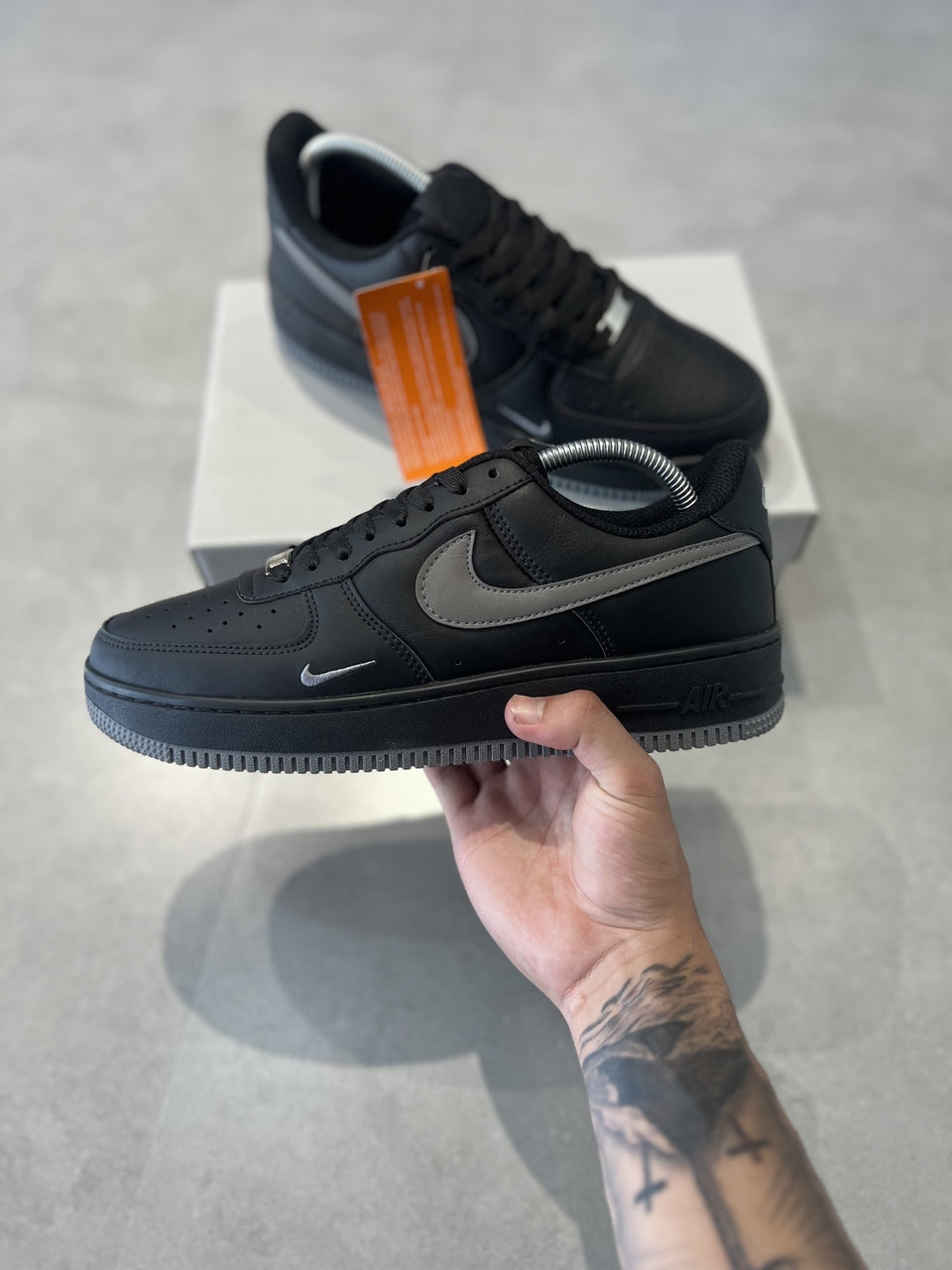 TÊNIS NIKE AIR FORCE 1 - ESSENTIAL BLACK
