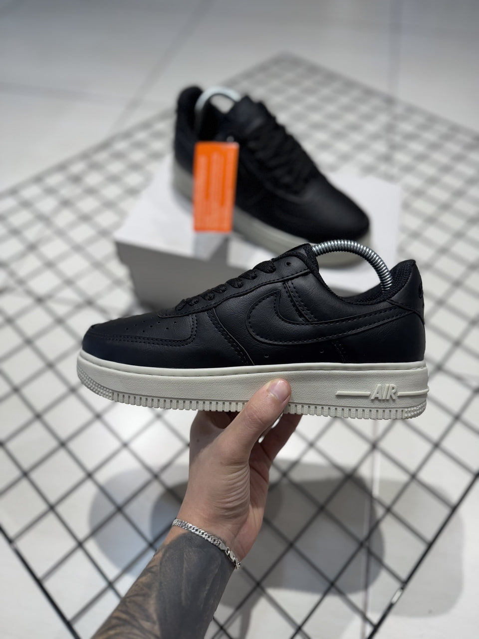TÊNIS NIKE AIR FORCE 1 - COURO