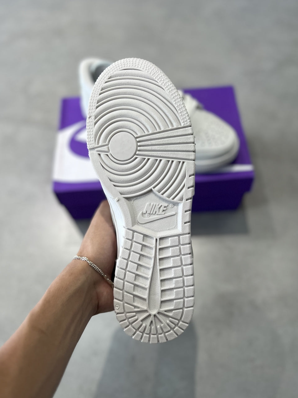 TÊNIS NIKE DUNK LOW - TRIPLE WHITE