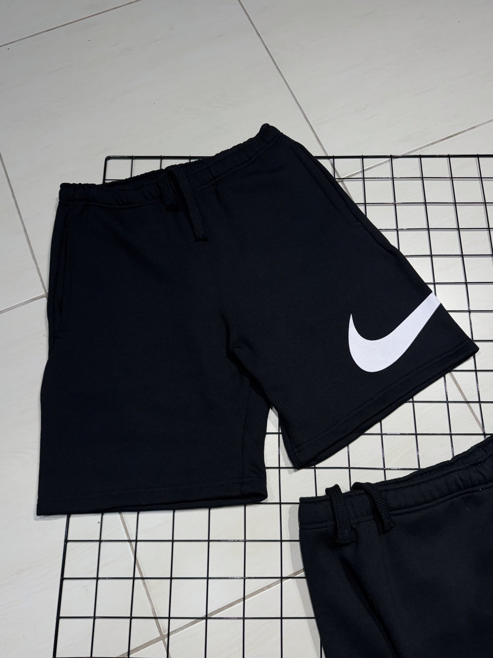 BERMUDA MOLETOM NIKE BIG SWOOSH