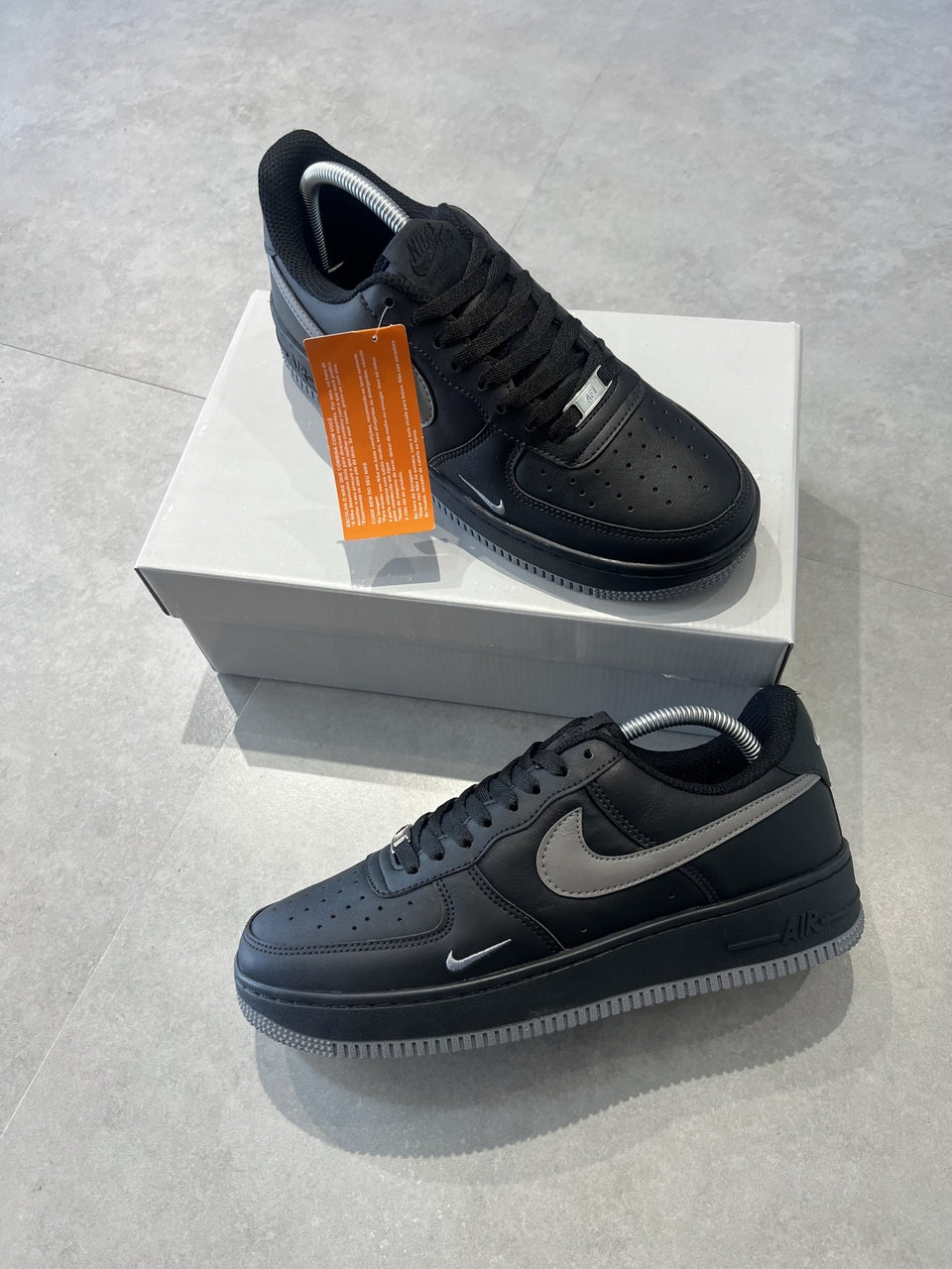 TÊNIS NIKE AIR FORCE 1 - ESSENTIAL BLACK