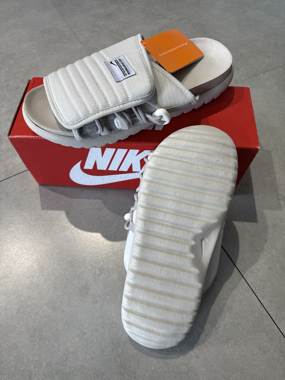 CHINELO NIKE ASUNA 2.0 - CINZA
