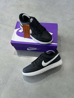 TÊNIS NIKE DUNK LOW - PRETO / BRANCO