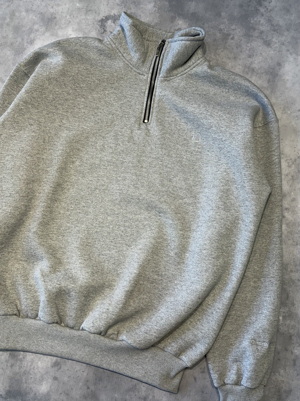 MOLETOM "ESSENTIAL ZIP"
