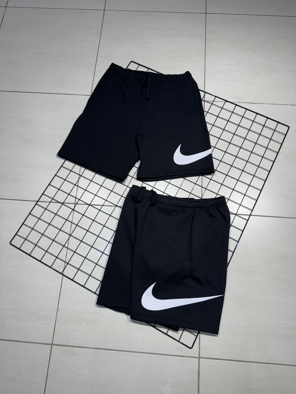 BERMUDA MOLETOM NIKE BIG SWOOSH