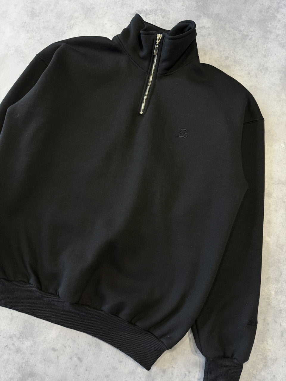 MOLETOM "ESSENTIAL ZIP"