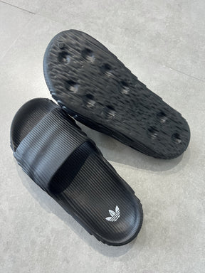 CHINELO ADIDAS ADILETTE - PRETO