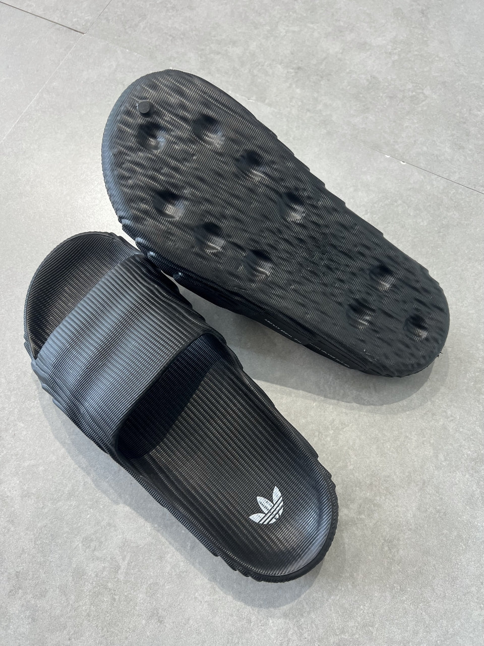 CHINELO ADIDAS ADILETTE - PRETO