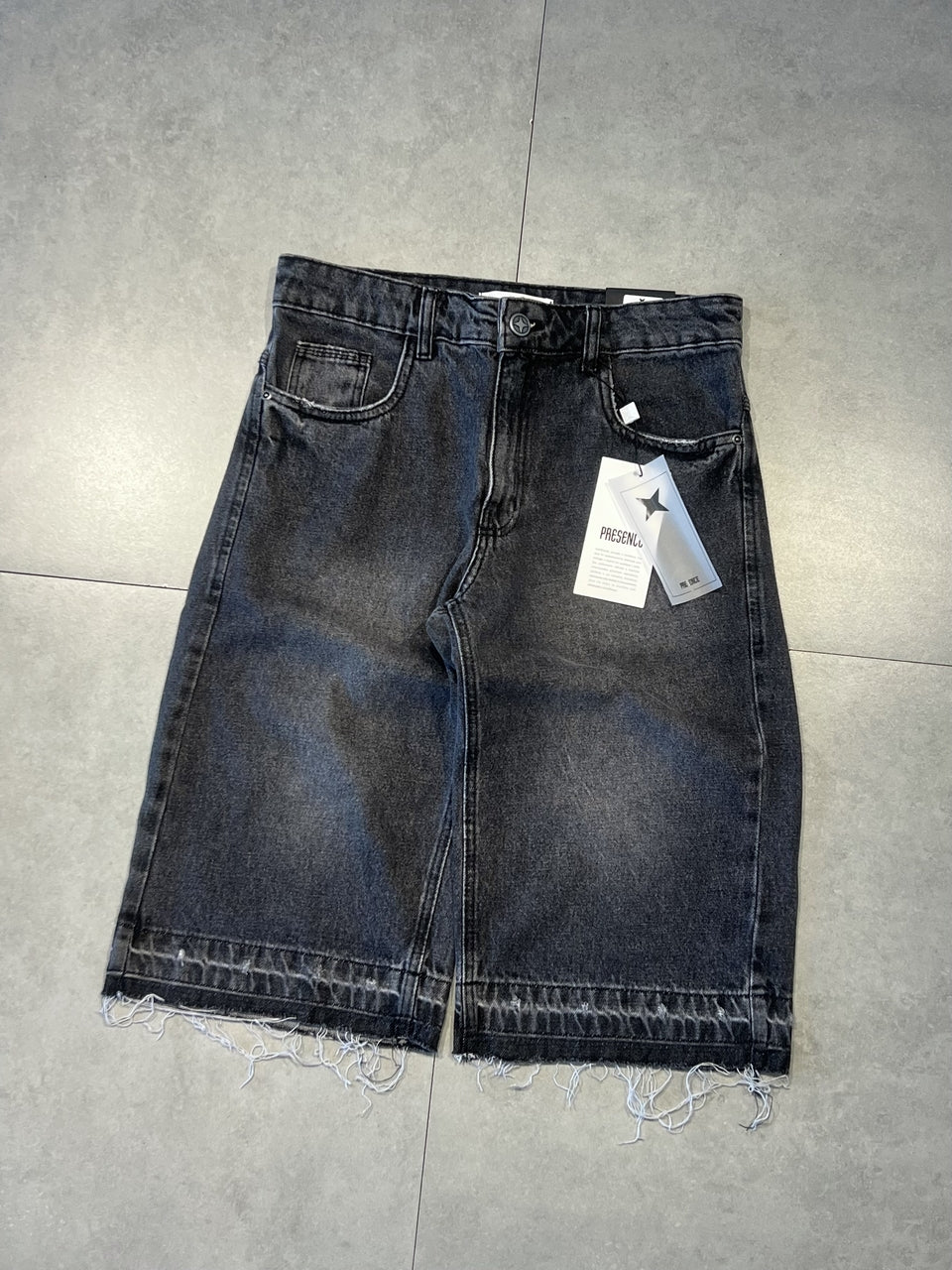BERMUDA JEANS JORTS "BLACK FLARE" - 9081