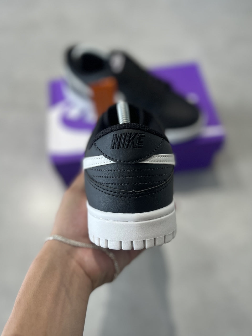 TÊNIS NIKE DUNK LOW - PRETO / BRANCO