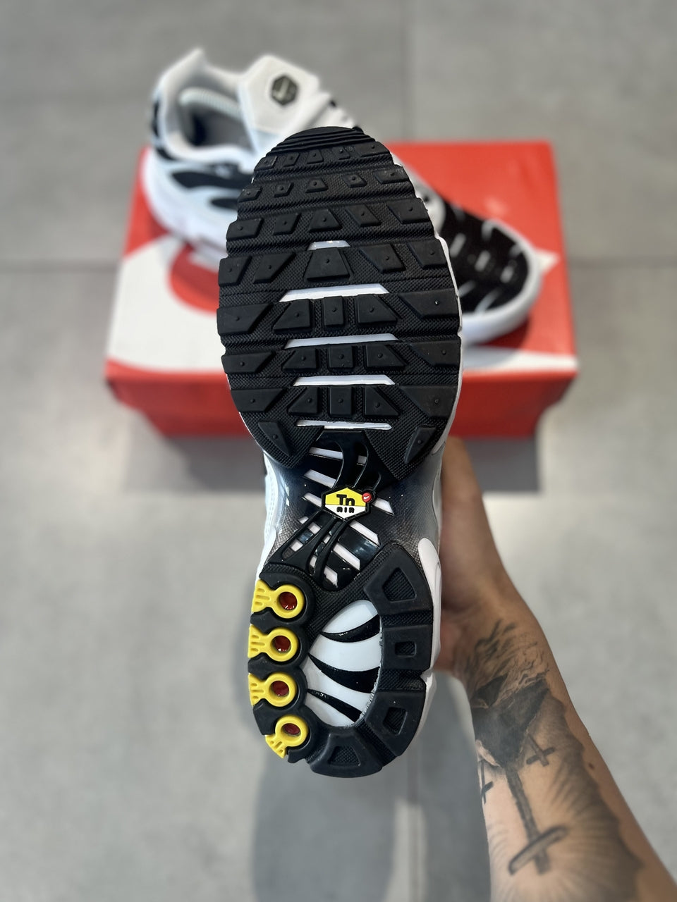 TÊNIS NIKE AIR MAX PLUS TN - KILLER WHALE