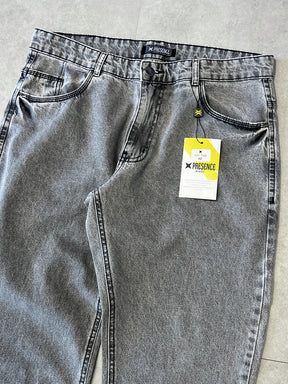 CALÇA JEANS RETA "CLEAN STONE" - 7569