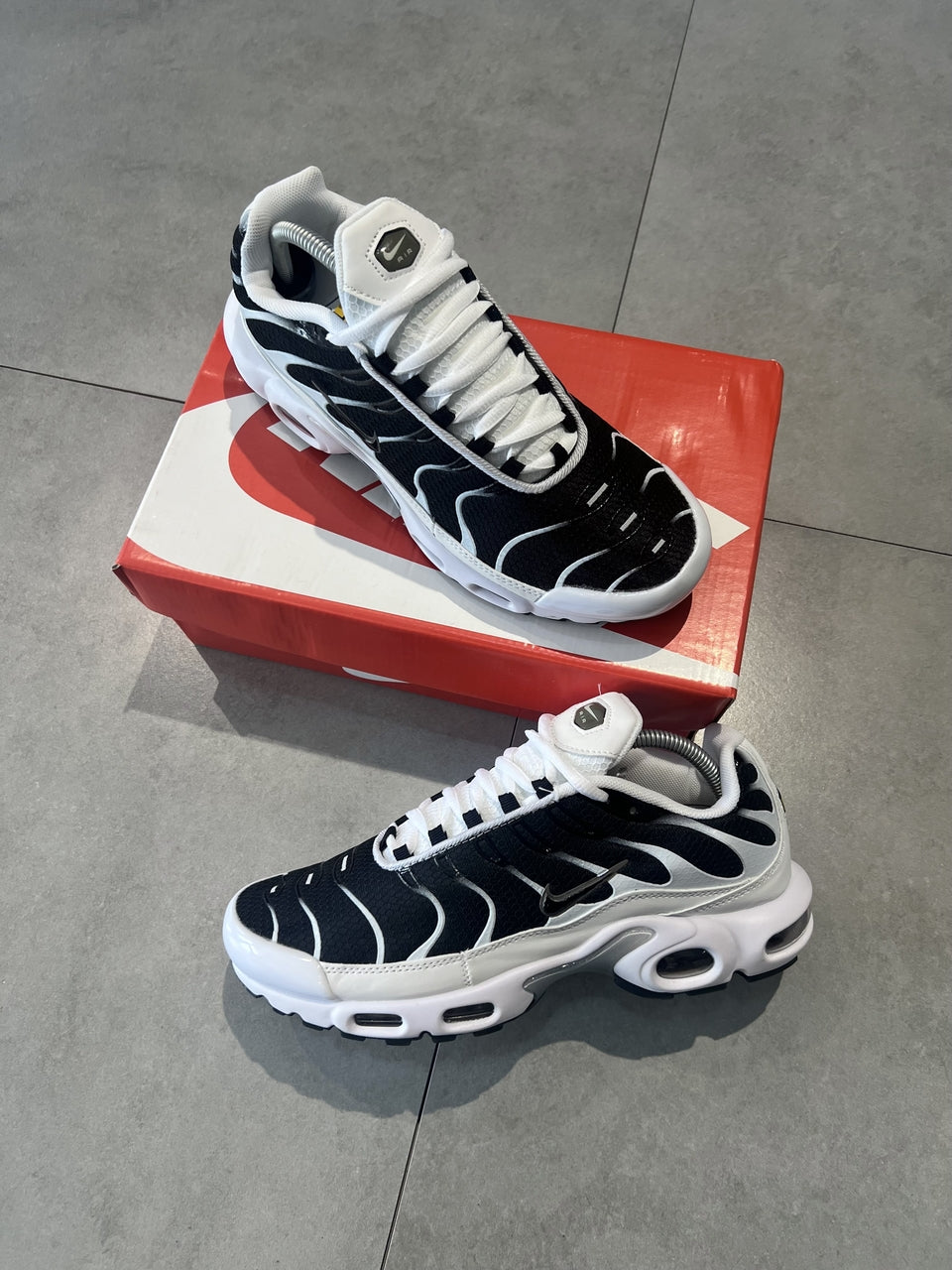 TÊNIS NIKE AIR MAX PLUS TN - KILLER WHALE