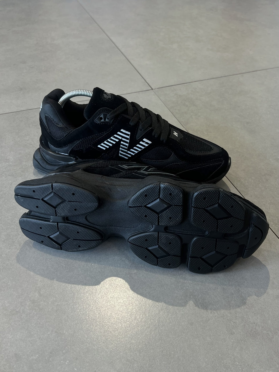 TÊNIS NEW BALANCE 9060 - GRAYISH BLACK