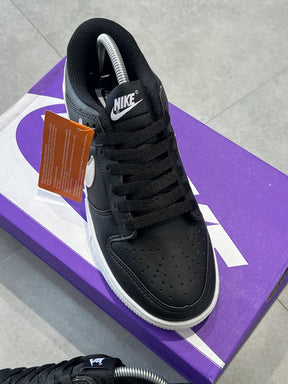 TÊNIS NIKE DUNK LOW - PRETO / BRANCO