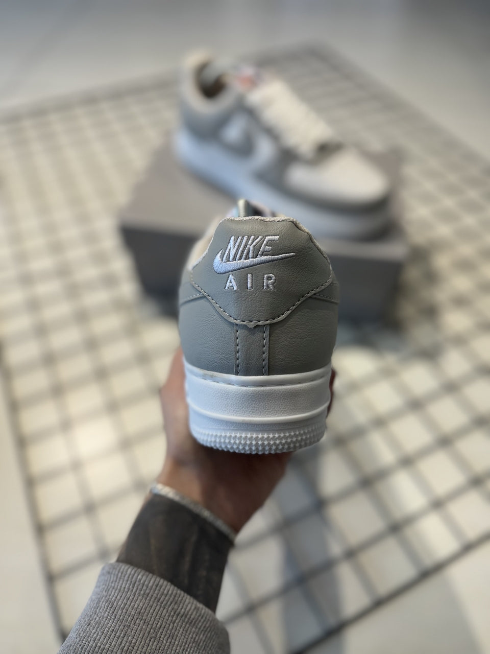 TÊNIS NIKE AIR FORCE 1 - GREY FOG