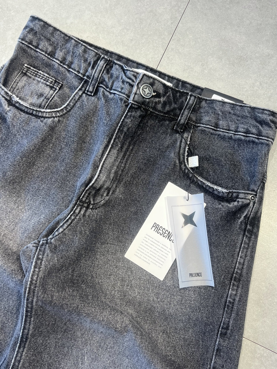 BERMUDA JEANS JORTS "BLACK FLARE" - 9081