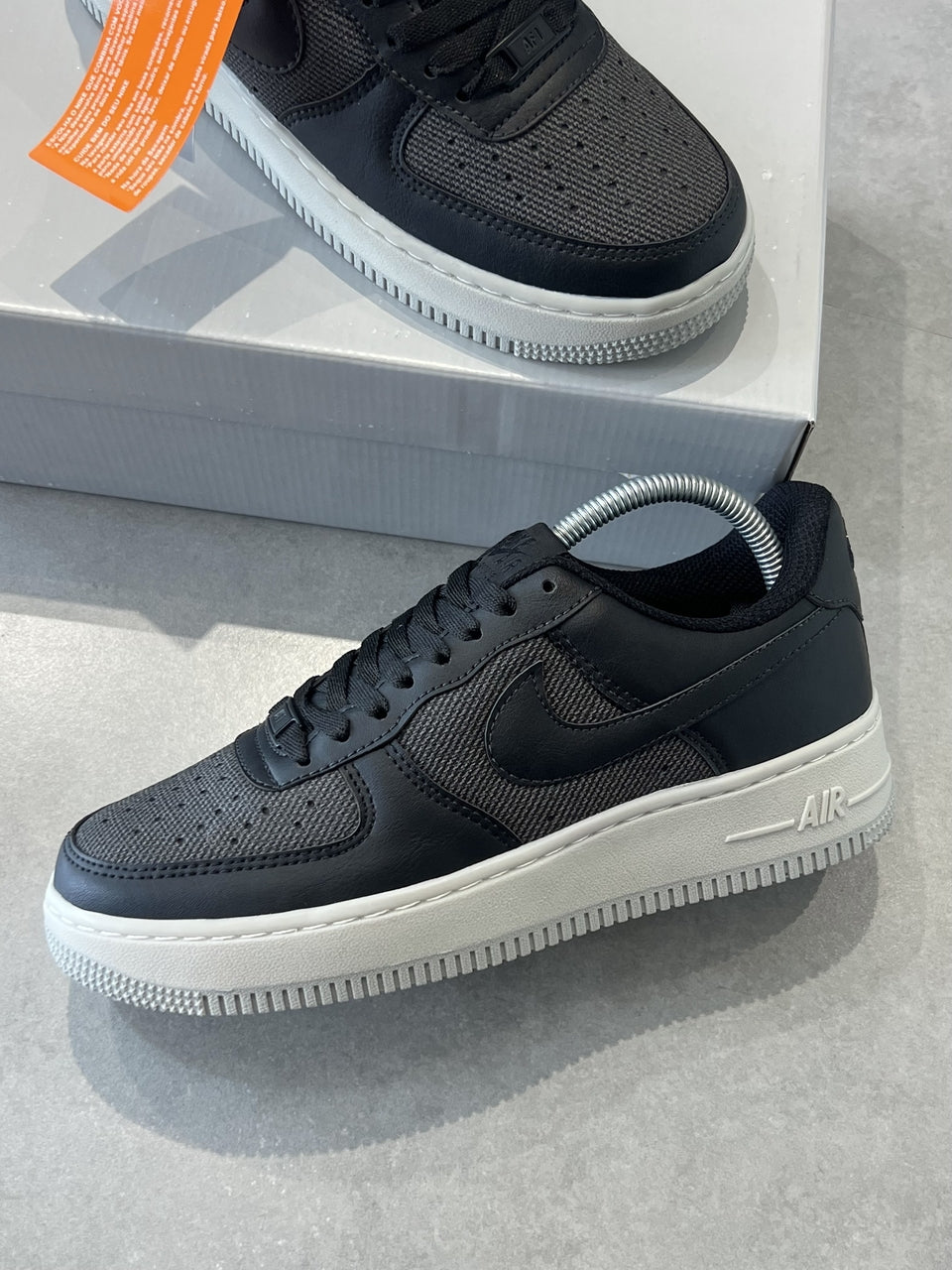 TÊNIS NIKE AIR FORCE 1 - DARK KNIT