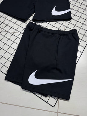 BERMUDA MOLETOM NIKE BIG SWOOSH