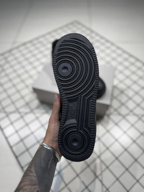 TÊNIS NIKE AIR FORCE 1 - TRIPLE BLACK