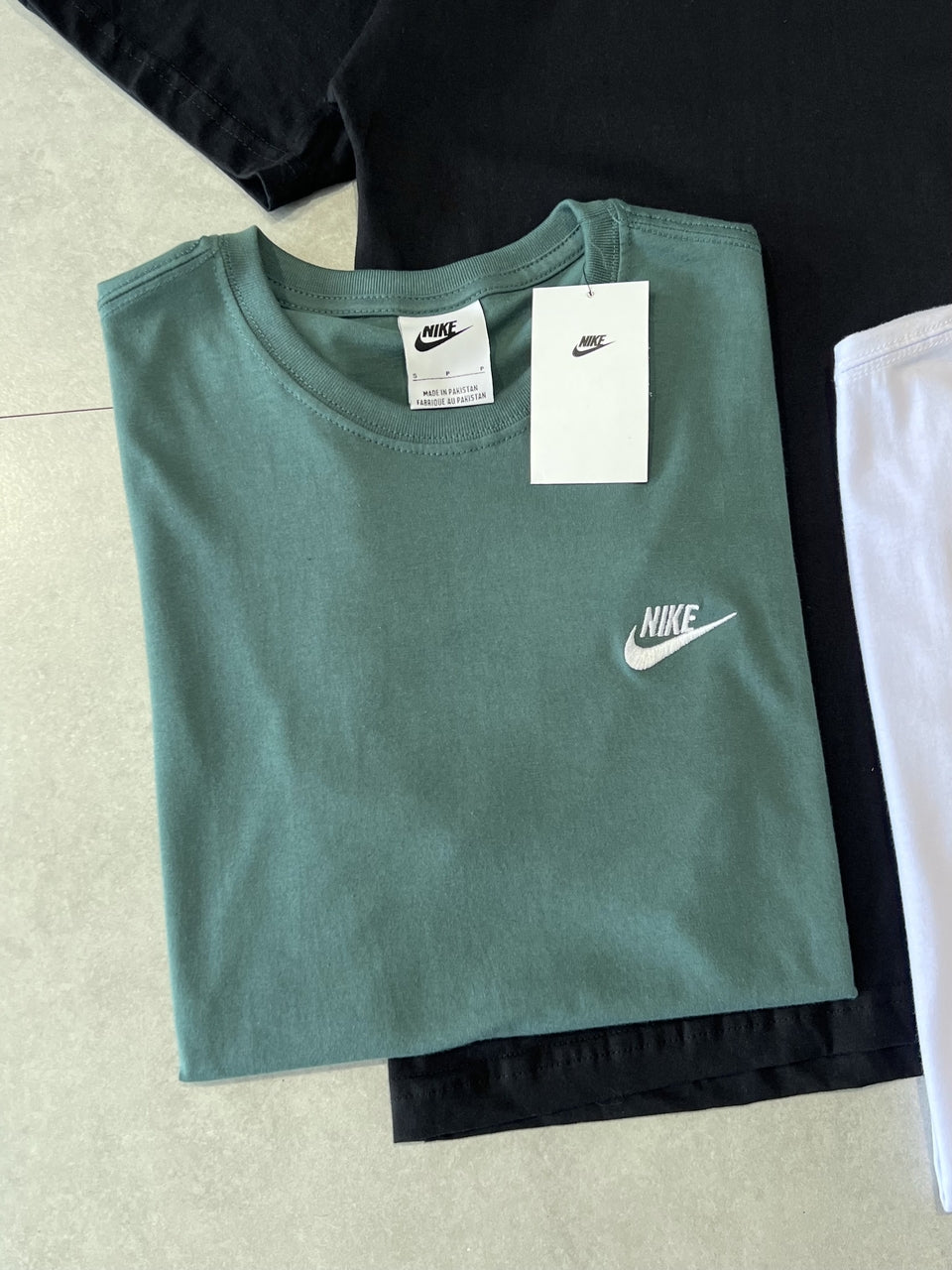 CAMISETA NIKE SPORTSWEAR - BÁSICA