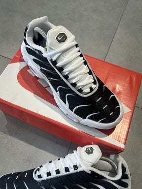 TÊNIS NIKE AIR MAX PLUS TN - KILLER WHALE