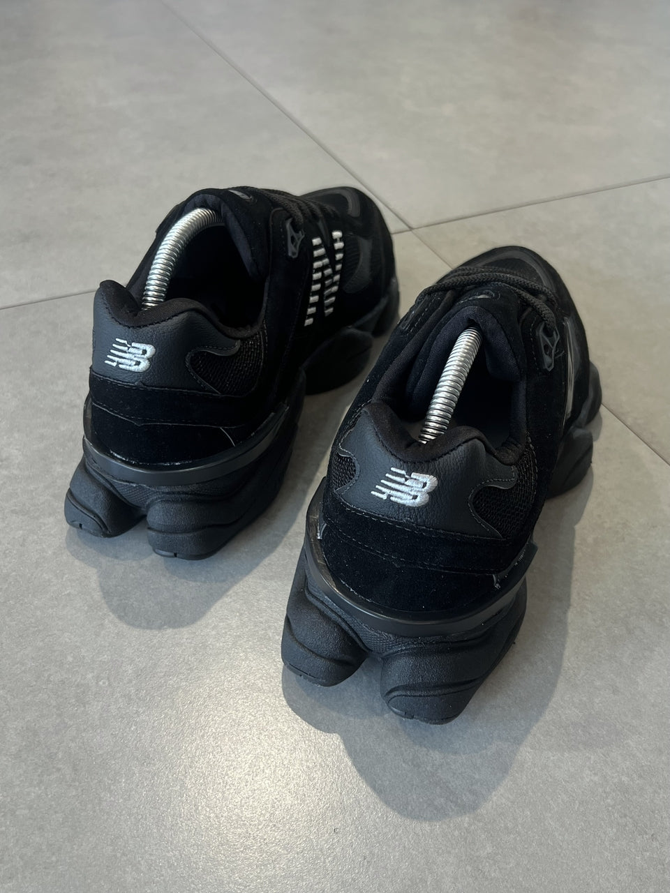 TÊNIS NEW BALANCE 9060 - GRAYISH BLACK