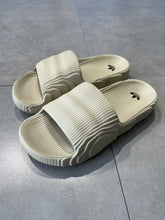 CHINELO ADIDAS ADILETTE - BEGE