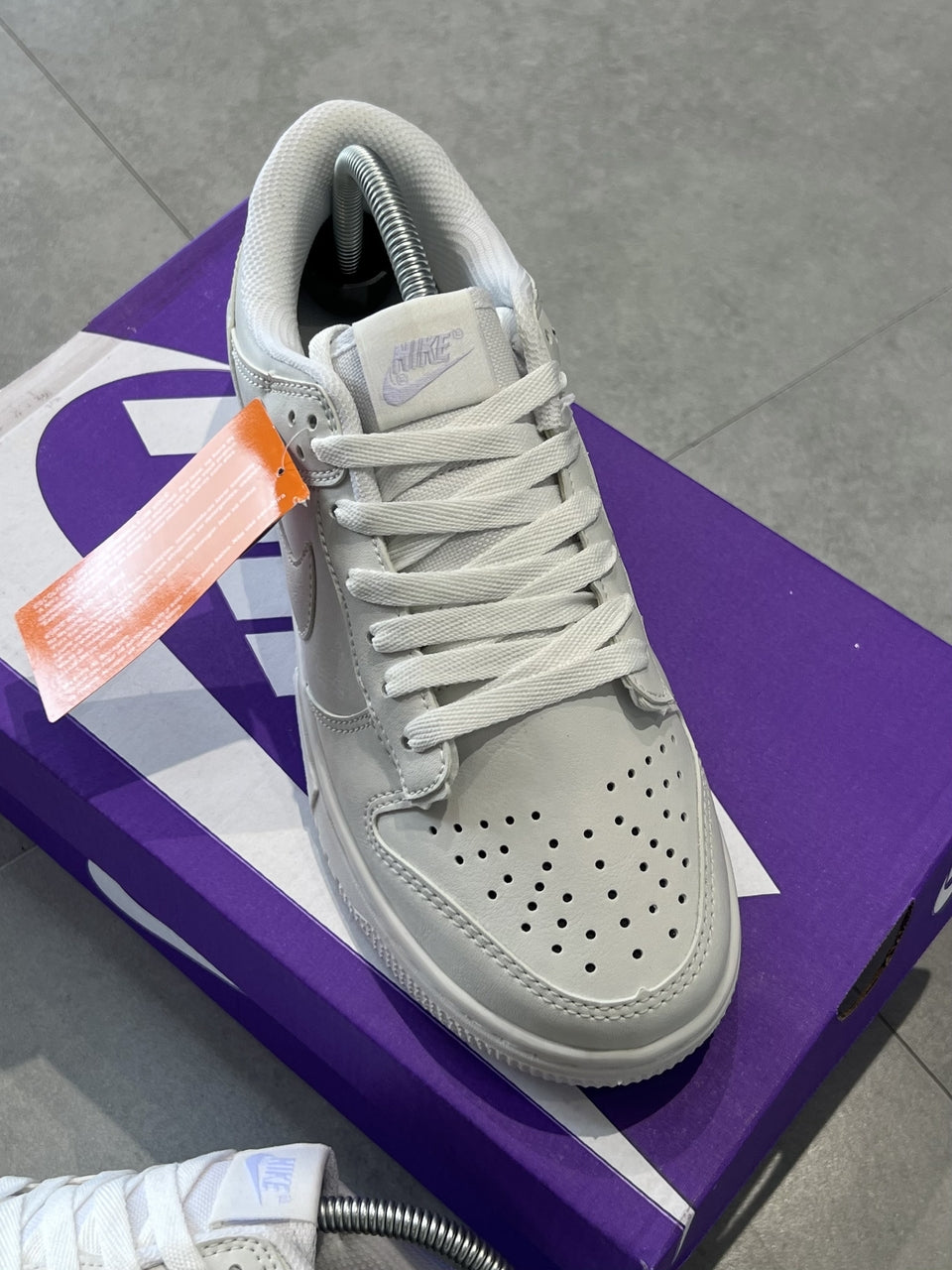 TÊNIS NIKE DUNK LOW - TRIPLE WHITE