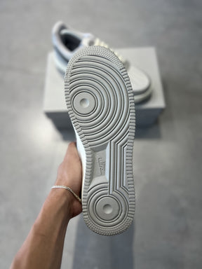 TÊNIS NIKE AIR FORCE 1 - GREY NOBUCK