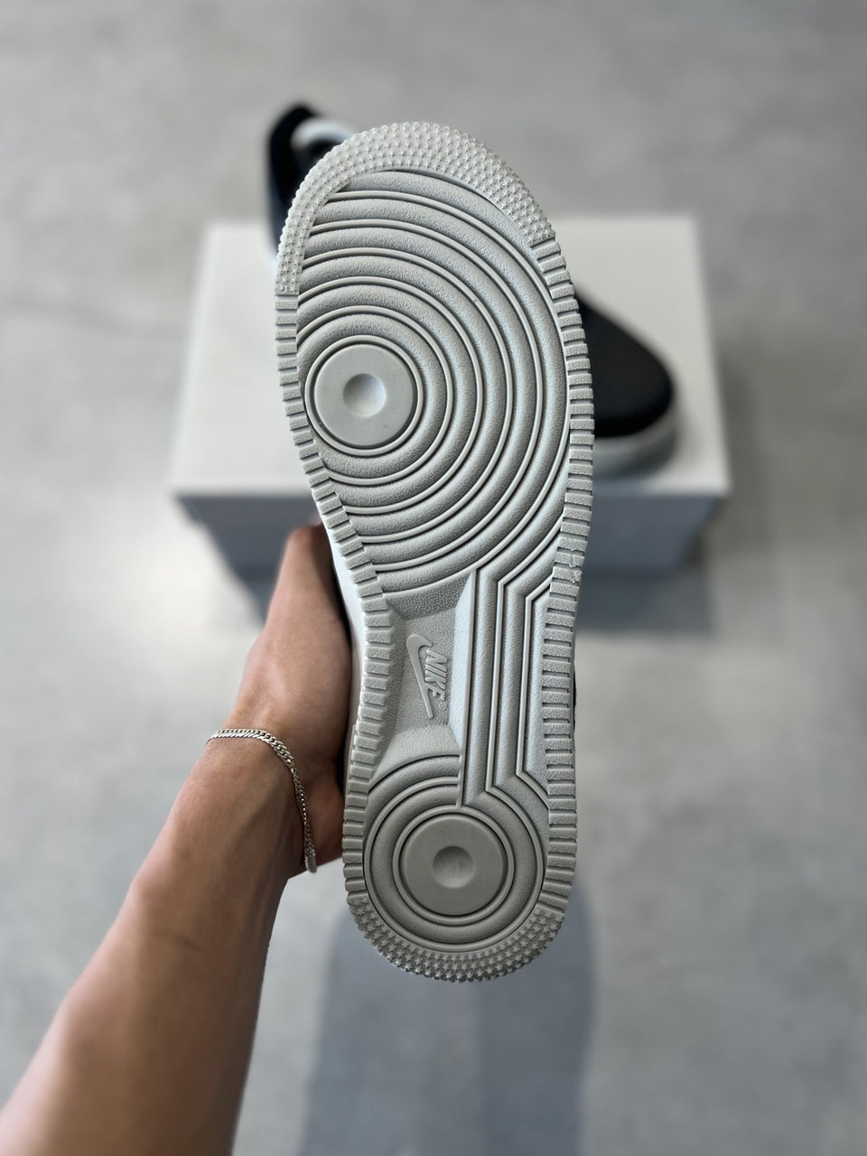 TÊNIS NIKE AIR FORCE 1 - DARK KNIT