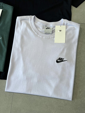 CAMISETA NIKE SPORTSWEAR - BÁSICA