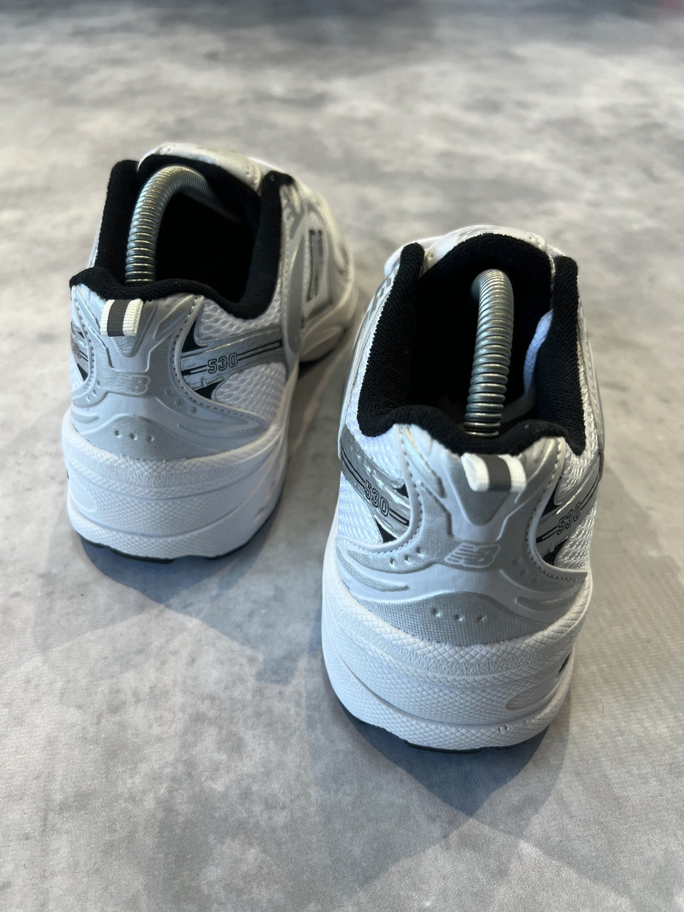 TÊNIS NEW BALANCE 530 "WHITE METALLIC"