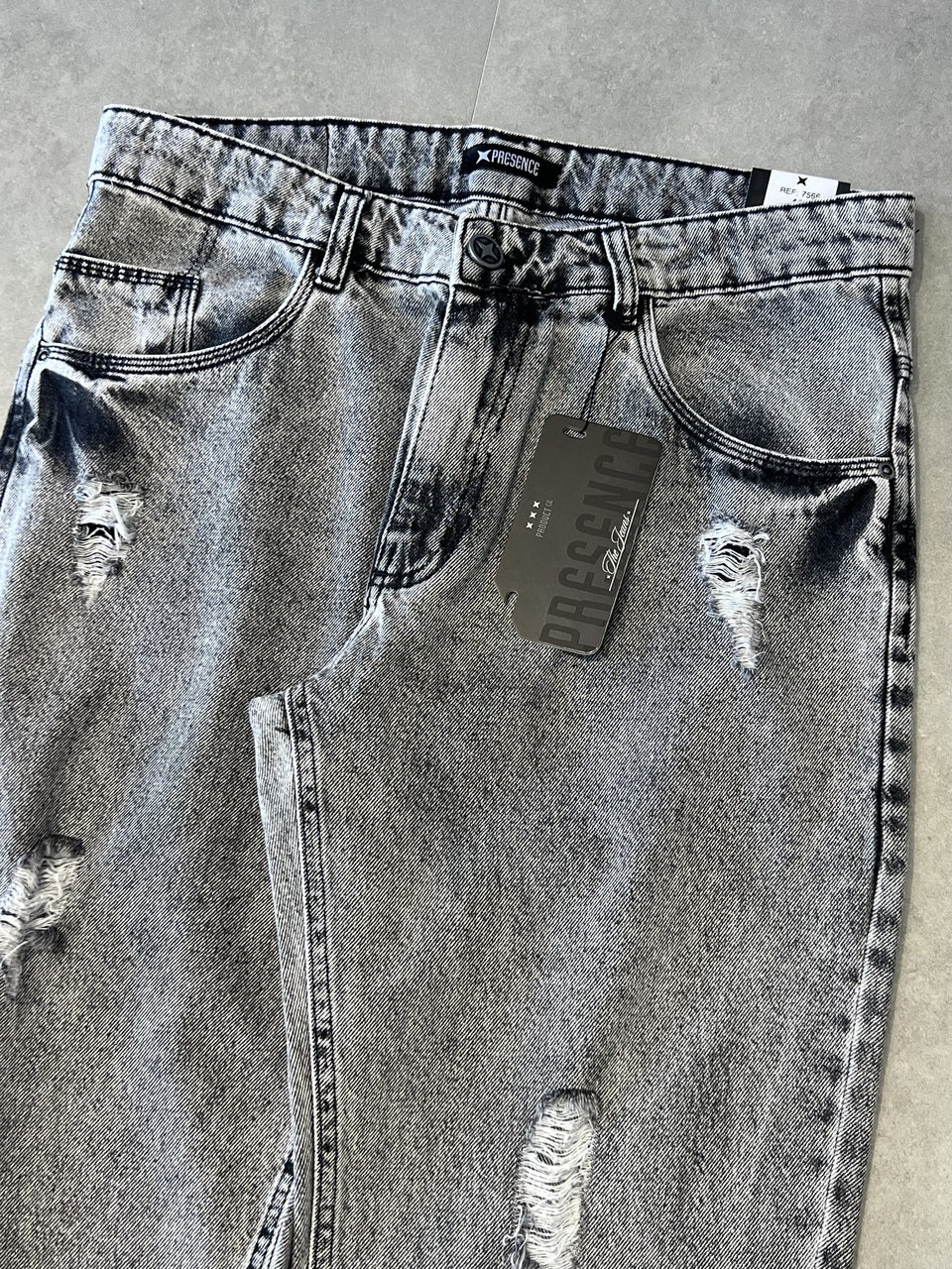 CALÇA JEANS RETA " DESTROYED GREY " - 7566