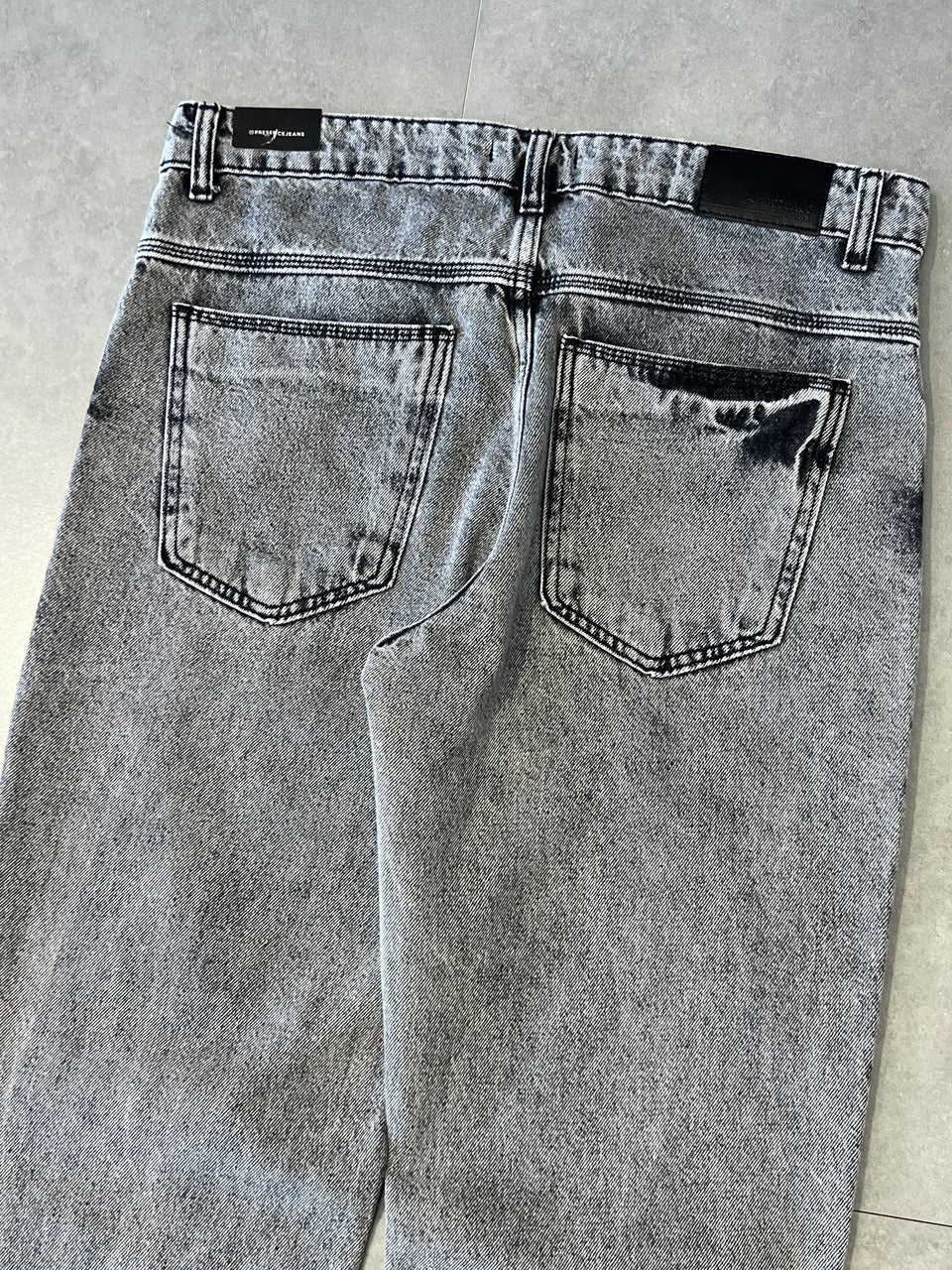 CALÇA JEANS RETA " DESTROYED GREY " - 7566