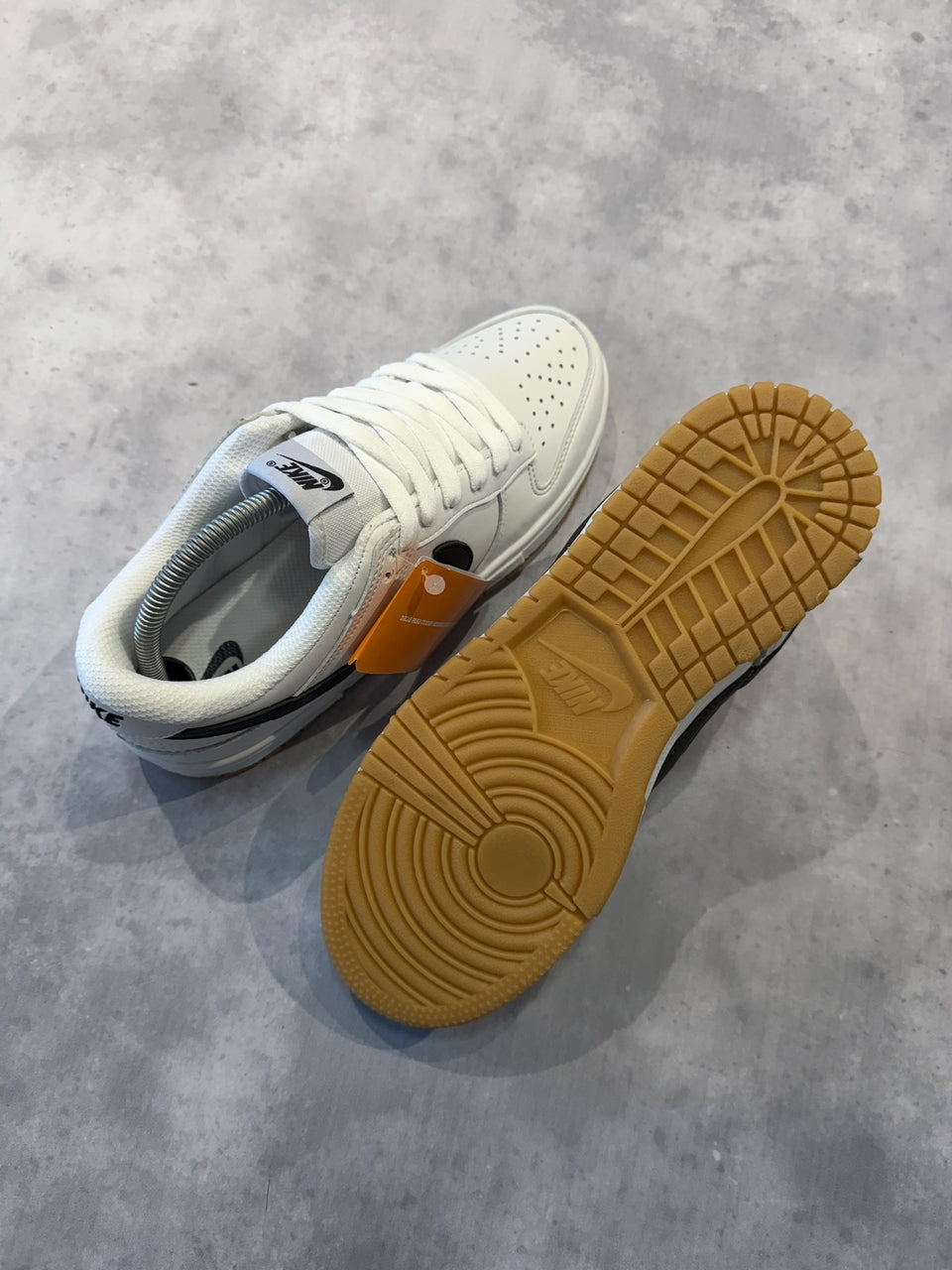 TÊNIS NIKE DUNK LOW "WHITE GUM"
