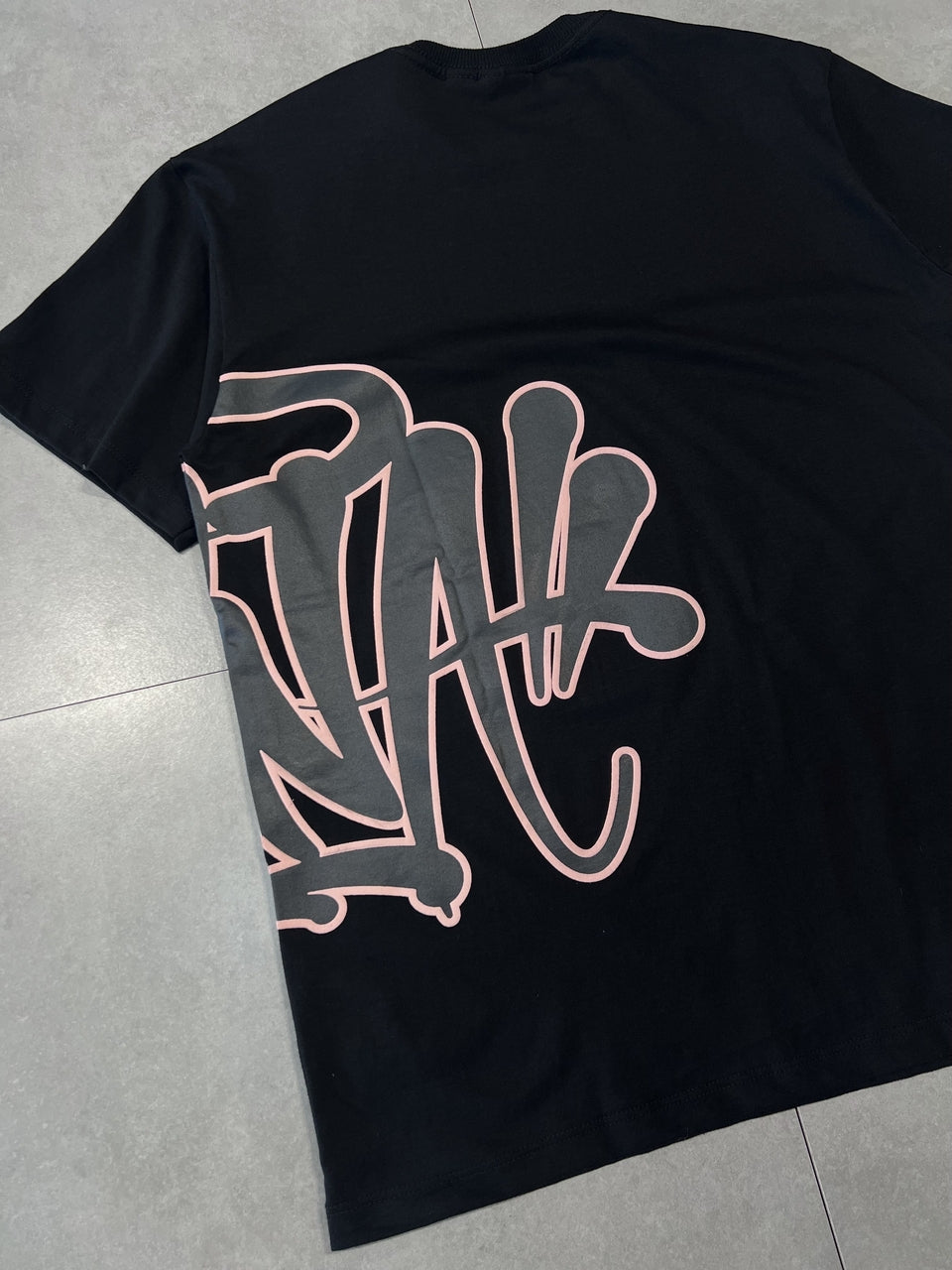 CONJUNTO SYNA WORLD LOGO