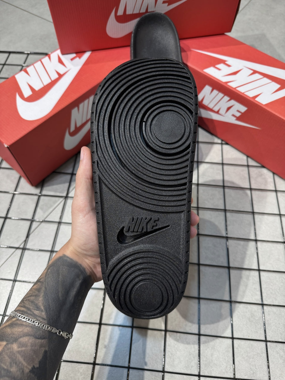 CHINELO NIKE OFFCOURT - BRANCO
