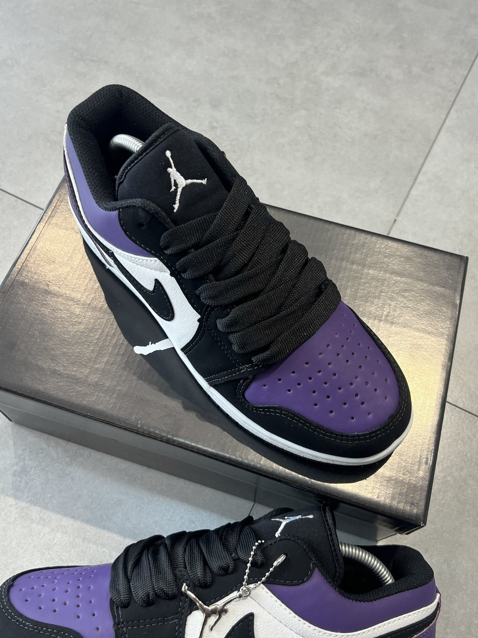 TÊNIS AIR JORDAN 1 LOW - COURT PURPLE