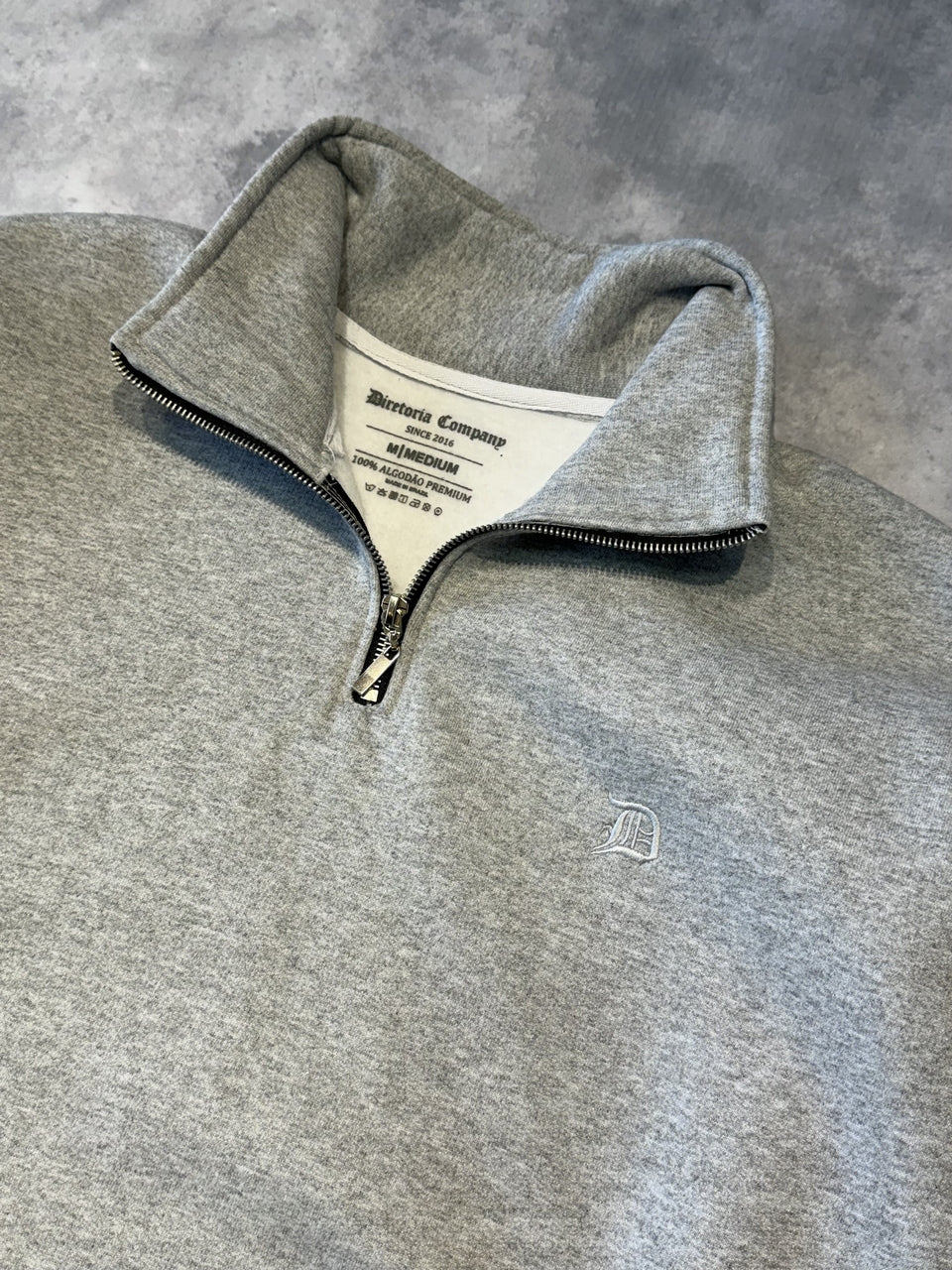 MOLETOM "ESSENTIAL ZIP"