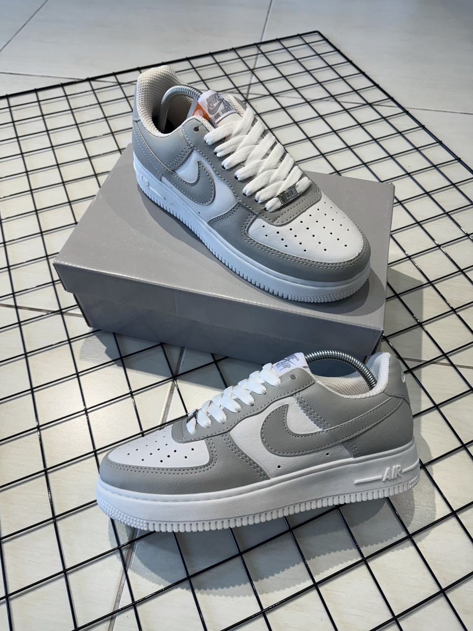 TÊNIS NIKE AIR FORCE 1 - GREY FOG