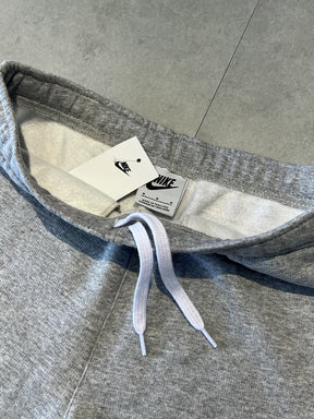 BERMUDA MOLETOM NIKE BIG SWOOSH TM