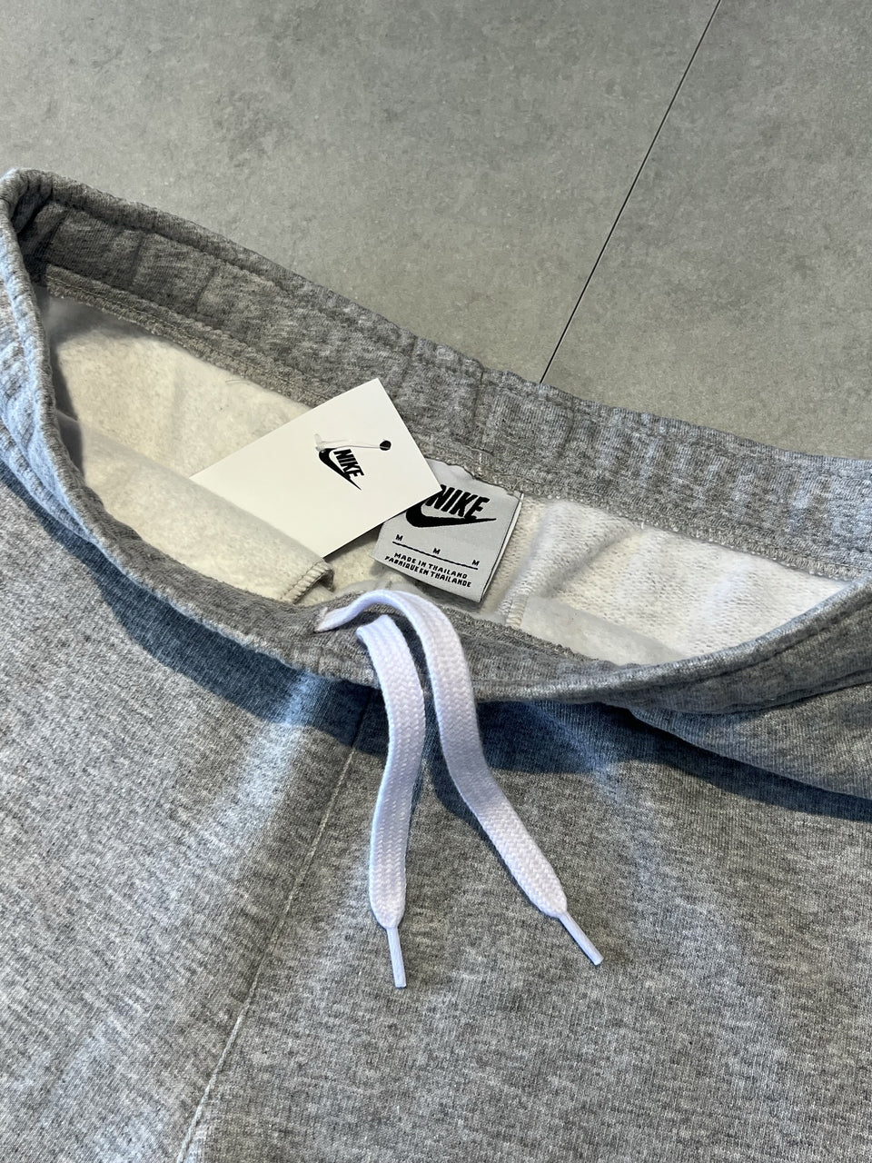 BERMUDA MOLETOM NIKE BIG SWOOSH TM