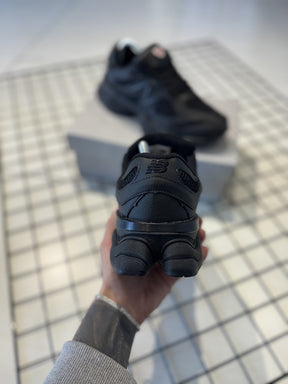 TÊNIS NEW BALANCE 9060 - TRIPLE BLACK