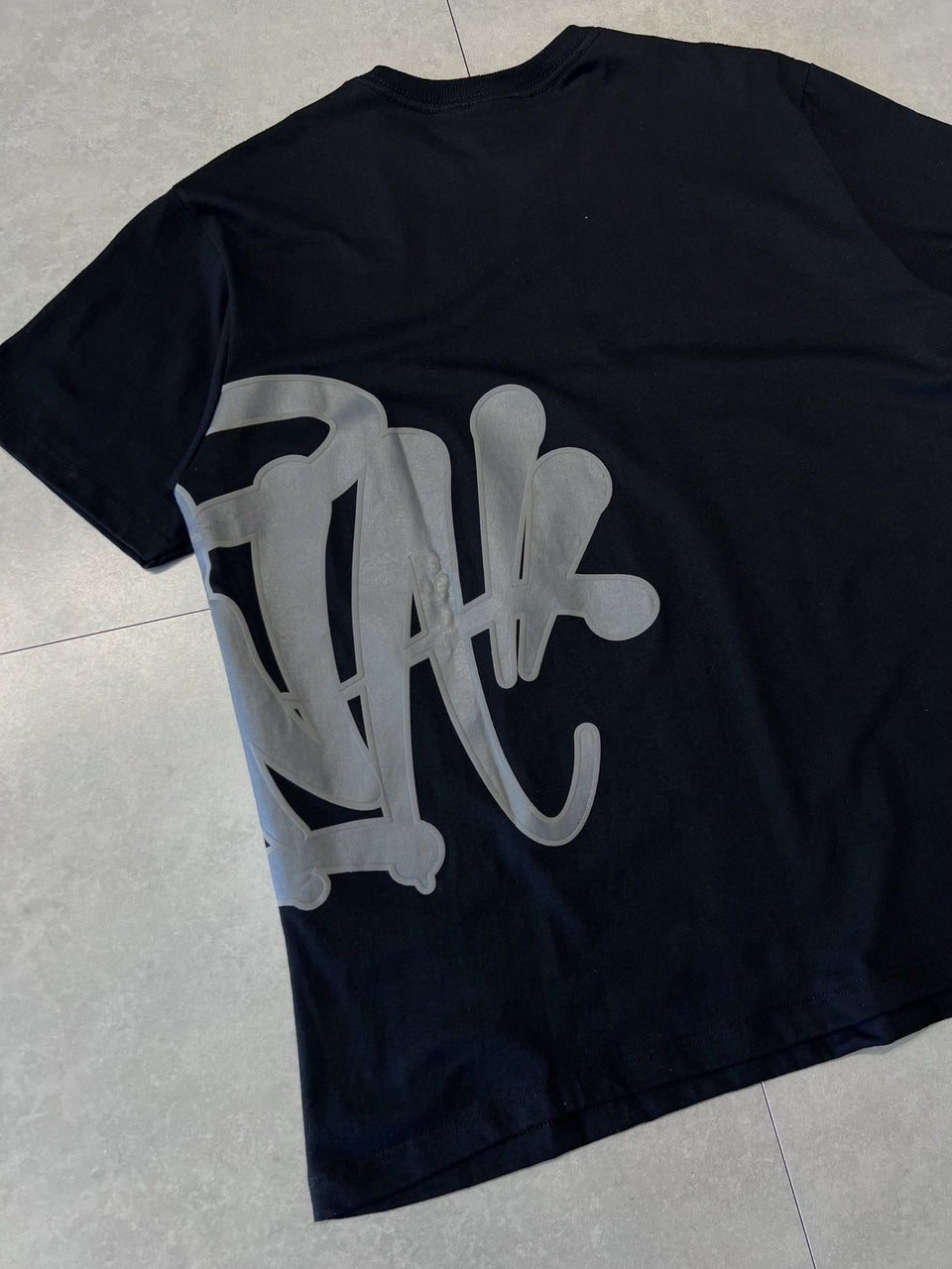 CONJUNTO SYNA WORLD LOGO