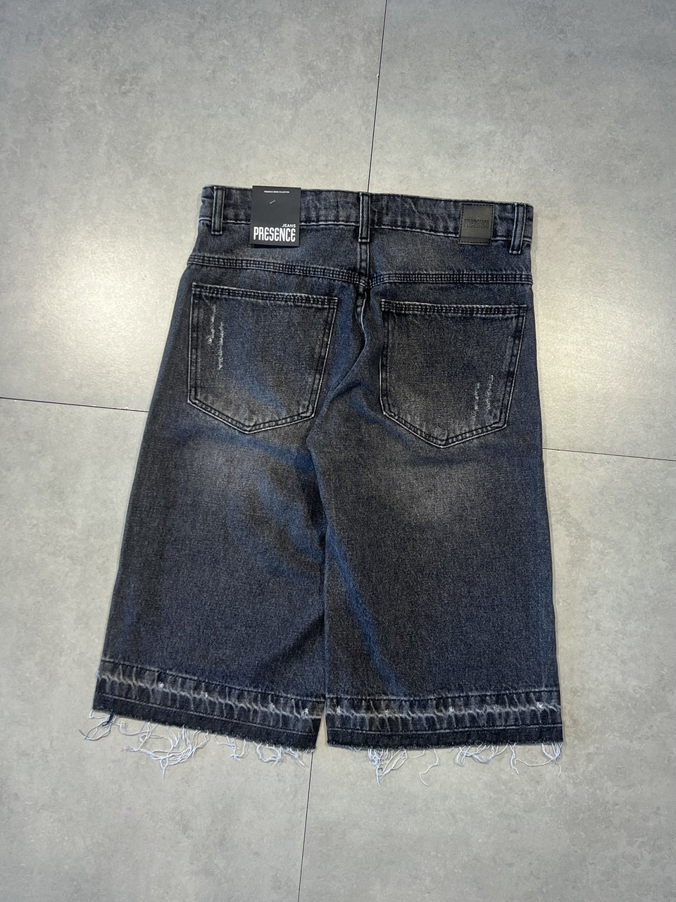 BERMUDA JEANS JORTS "BLACK FLARE" - 9081