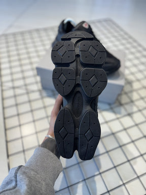 TÊNIS NEW BALANCE 9060 - TRIPLE BLACK