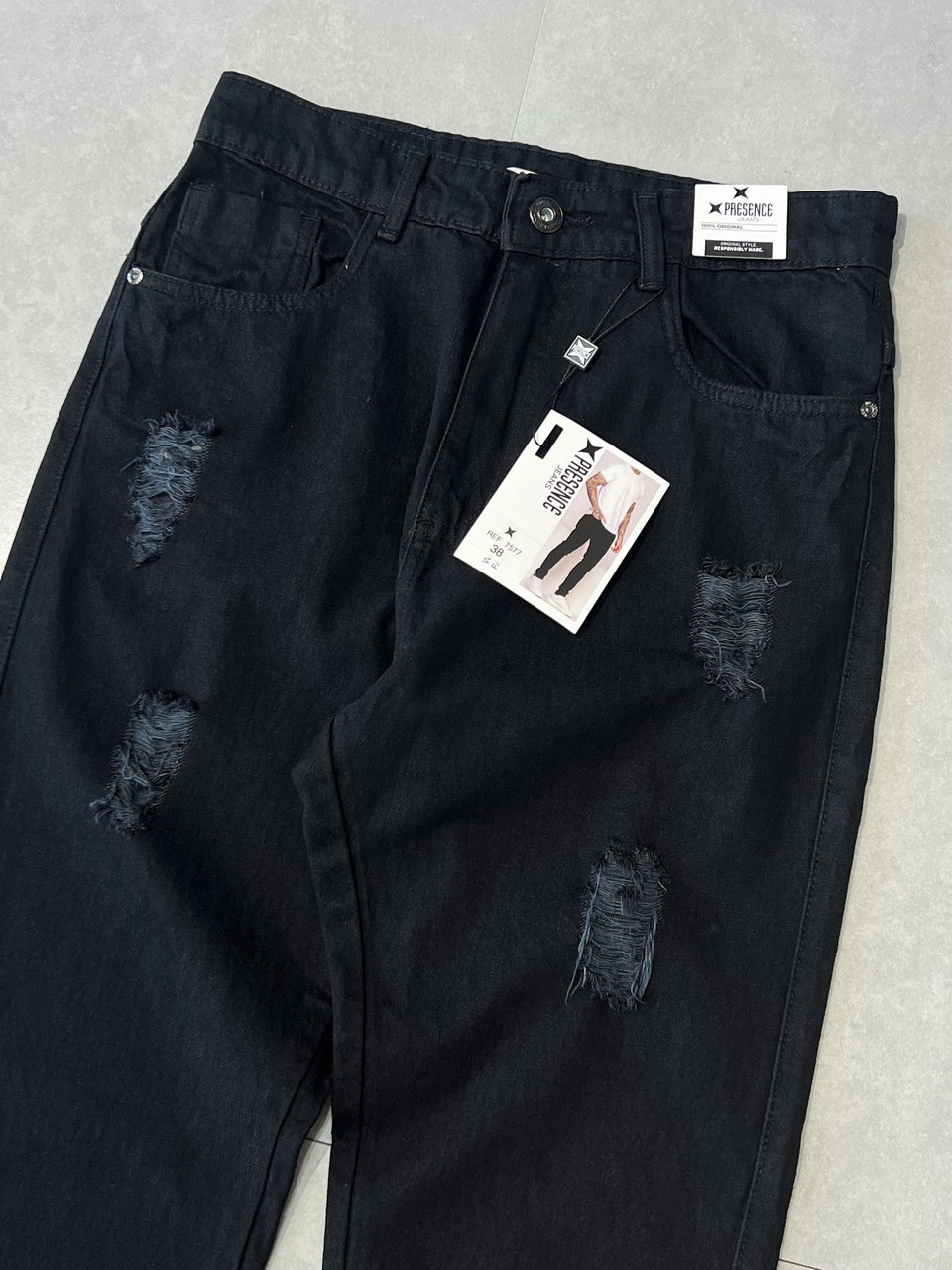 CALÇA JEANS RETA "DESTROYED BLACK" - 7577